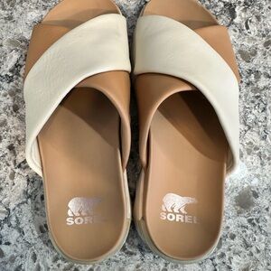 Sorel Women's Cream and Tan Cross Strap Sandals